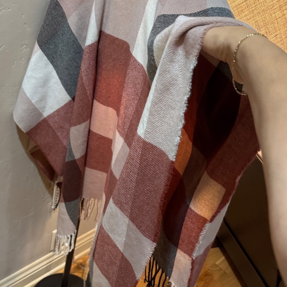 LC Lauren Conrad Plaid Fringe Poncho OS     A0027 - Picture 5 of 6